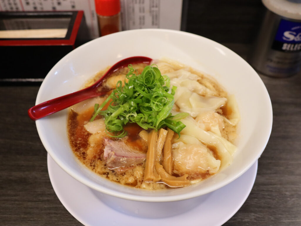 麦の面のもち小麦中華そばワンタン入り