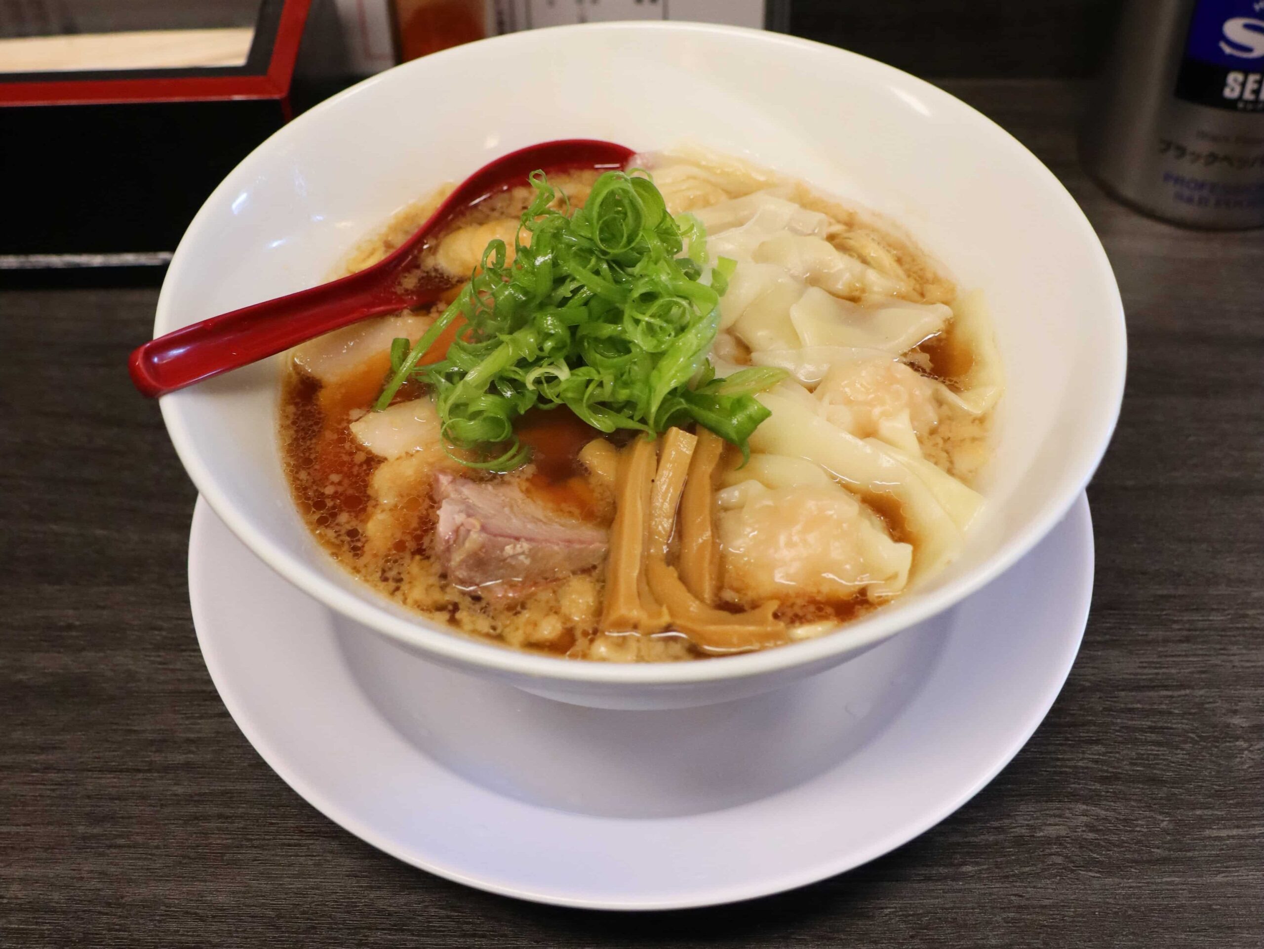 麦の面のもち小麦中華そばワンタン入り